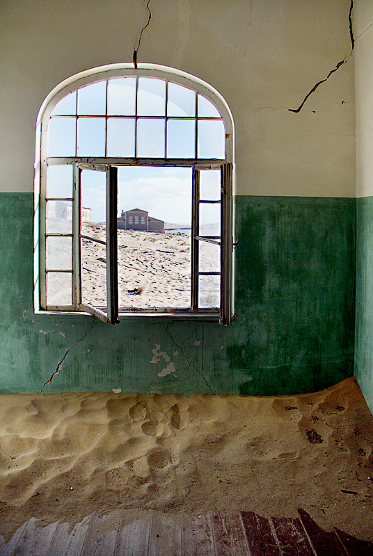 Фотографія если я уйду в окно, только след на песке останется после меня / Irina Art / photographers.ua