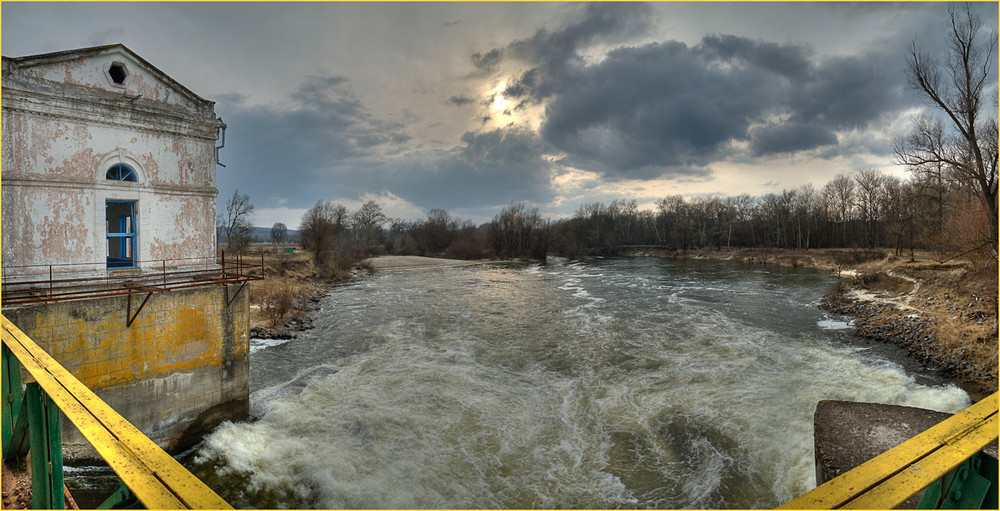 Фотографія Весна на заброшенной ГЭС / Евгений Зинкевич / photographers.ua
