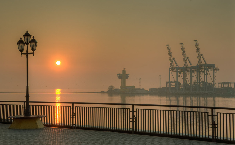 Фотографія Рассвет в порту Одессы / Олег Жарий / photographers.ua