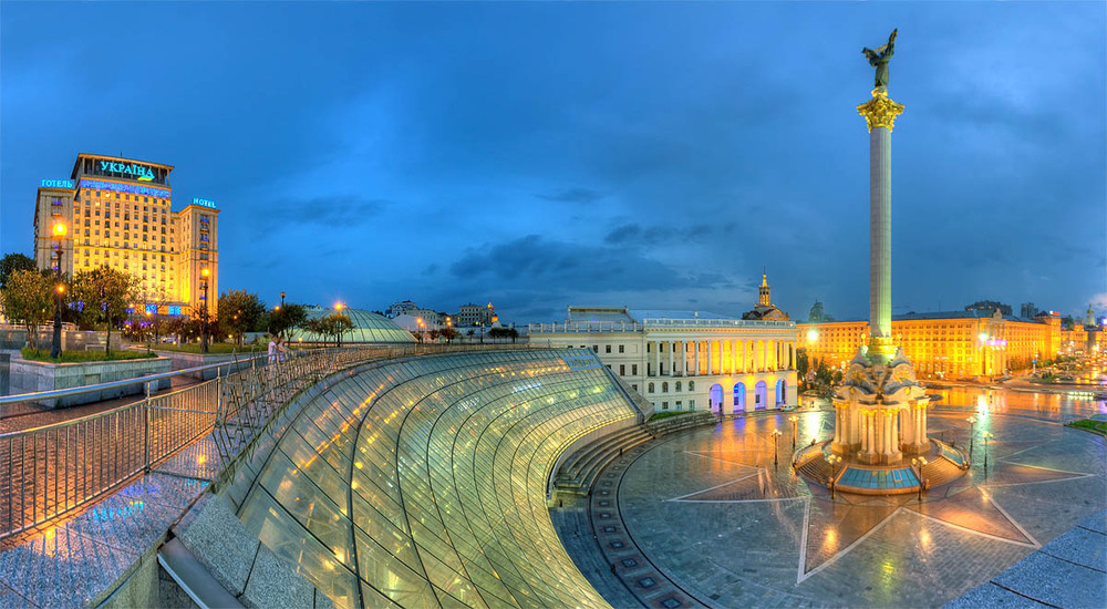 Фотографія Дождливый вечер на Майдане / Олег Жарий / photographers.ua