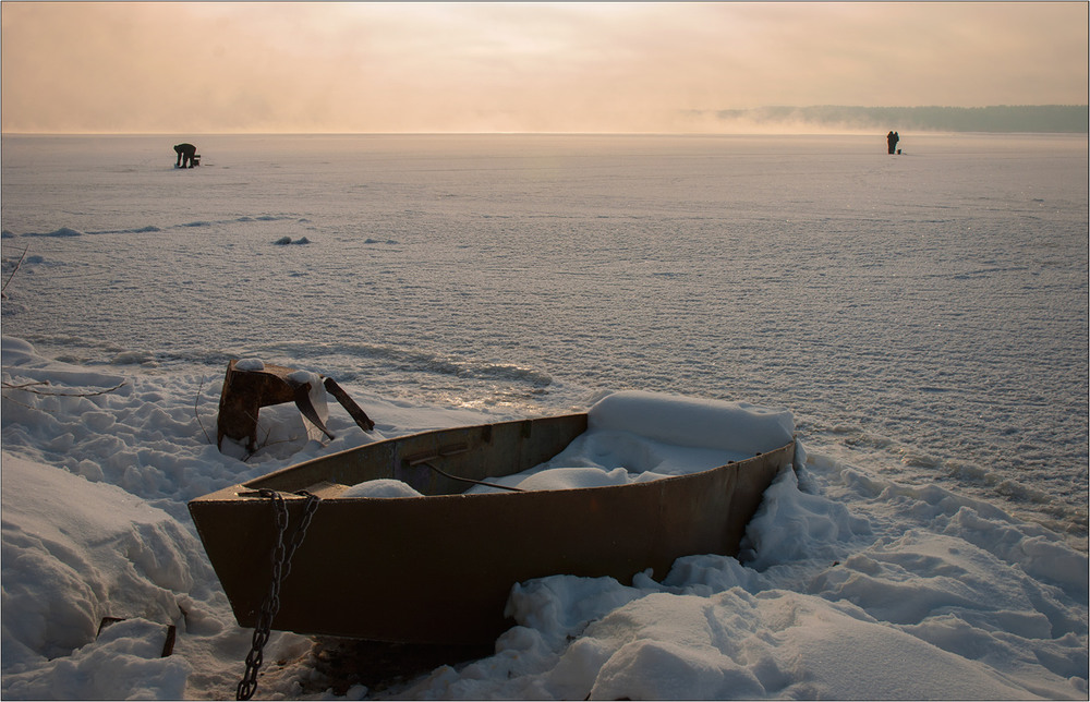 Фотографія Про Одного човника і Двох одиноких рибалок... / Юрій Веремчук (YurijV) / photographers.ua