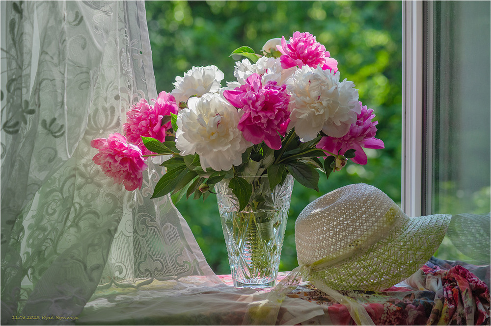 Фотографія Півонії і капелюшок. / Юрій Веремчук (YurijV) / photographers.ua