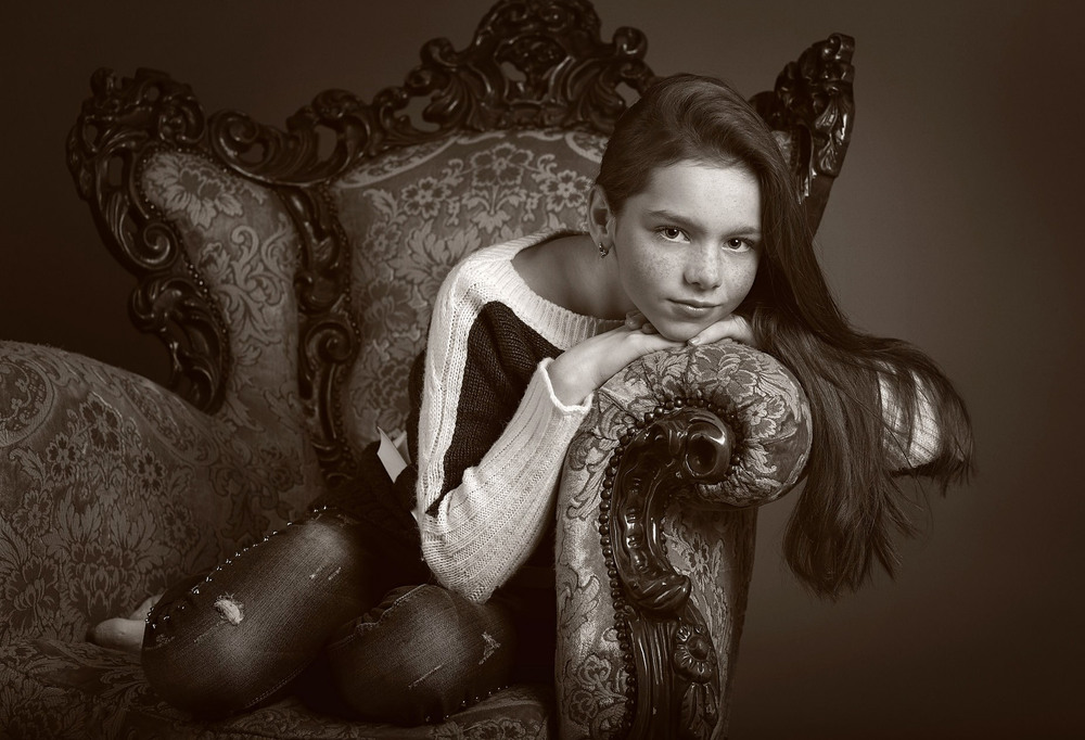 Фотографія Задумчивая девочка в кресле / Игорь Чернышенко / photographers.ua