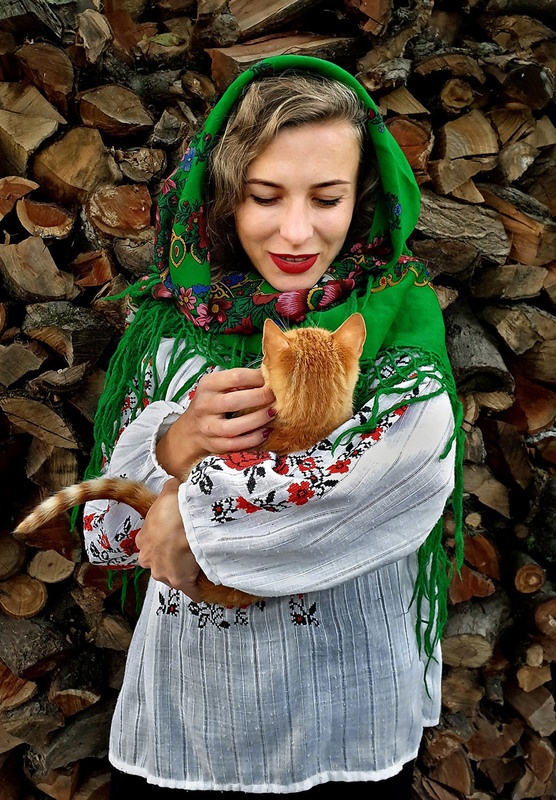 Фотографія Зелёный платок и рыжий кот / Синельников Александр / photographers.ua