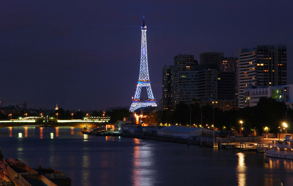 Фотографія Eiffel tower on summer night ... / Rob / photographers.ua