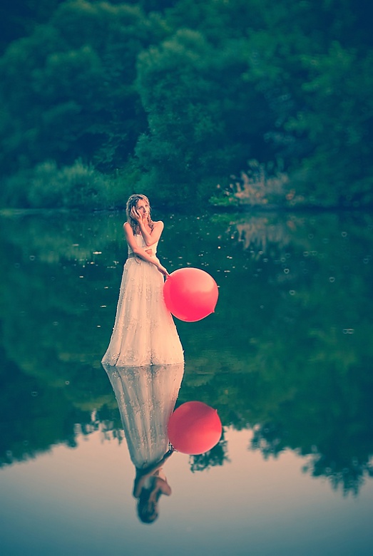 Фотографія девушка с мячом :) / Alena Sirius / photographers.ua