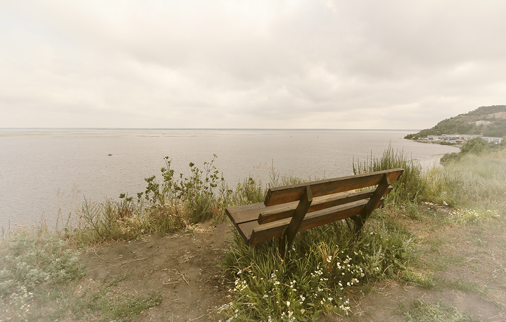 Фотографія Опустела та скамейка. У реки. / Tina Grach / photographers.ua