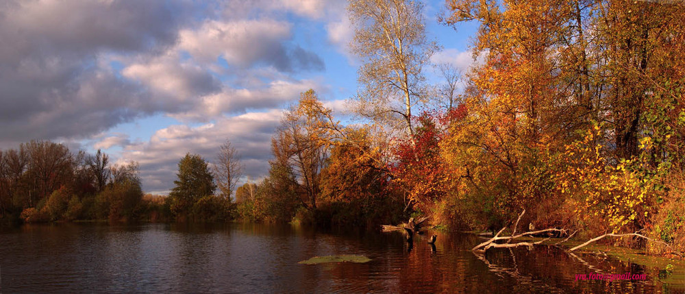 Фотографія Осенний пейзаж с рекой и облаками / Юрий Жёлтышев / photographers.ua