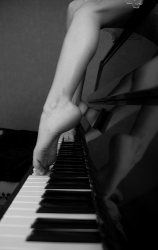 Фотографія -А что с пианино? -А на пианино, она играет, когда ей больно / Tasea Nova (Куманова Татьяна) / photographers.ua