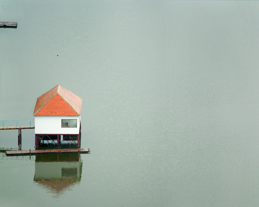 Фотографія Білий будинок з помаранчевим дахом / Юрий Литвиненко / photographers.ua