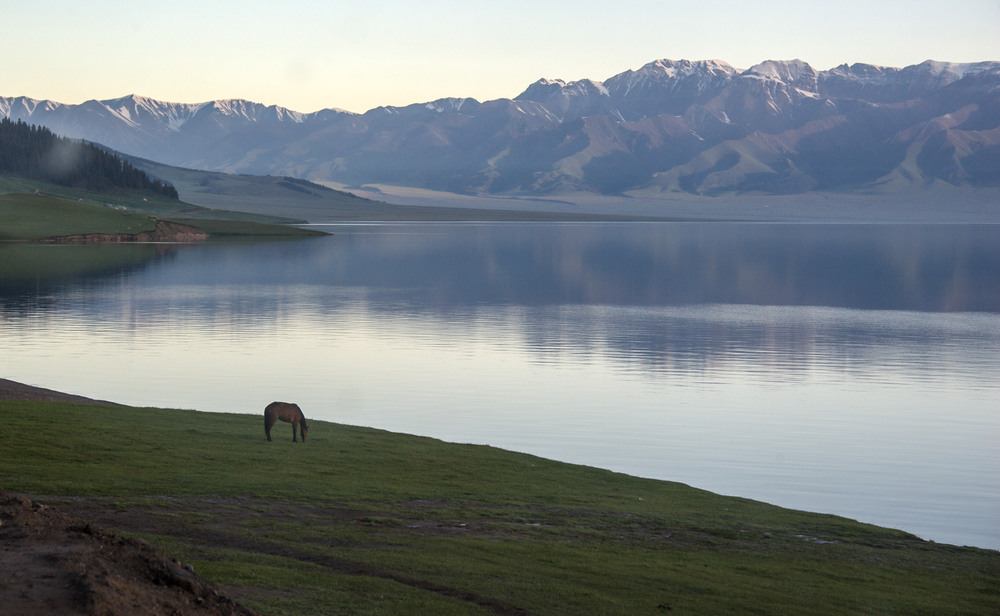 Фотографія Ранкове озеро в горах. Гімалаї. Тібет / Анатоль Тишкевич / photographers.ua