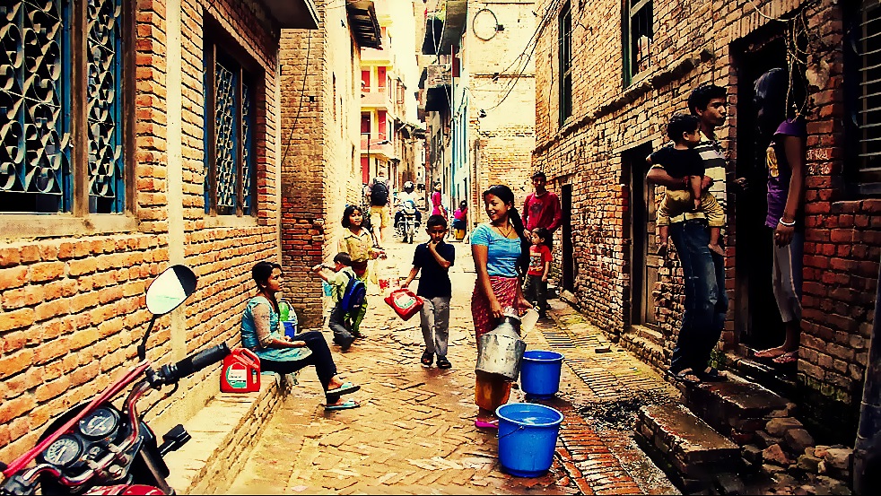 Фотографія Черга за водою в бідному кварталі Катманду. Непал / Анатоль Тишкевич / photographers.ua
