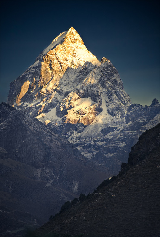 Фотографія Золото рассвета (Pharilapche 6073 m) / Антон Янковой / photographers.ua