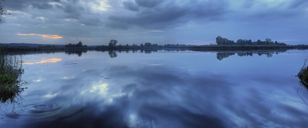 Фотографія ночные кружение в водах спокойной реки / Don Quijote de Ro Mancha / photographers.ua