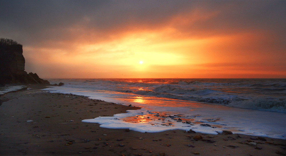 Фотографія Волнение моря на восходе солнца. / Valery Kalmykov / photographers.ua