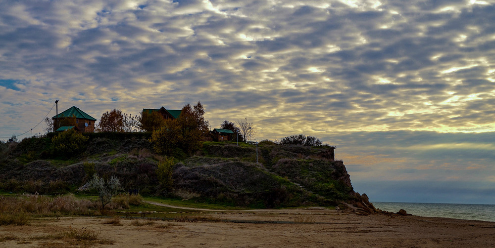 Фотографія Little House on the cliff by the sea / Valery Kalmykov / photographers.ua