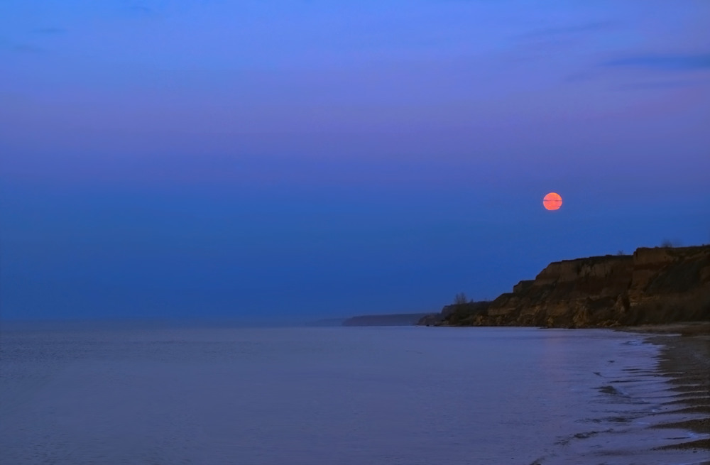 Фотографія Повний місяць на світанку / Valery Kalmykov / photographers.ua