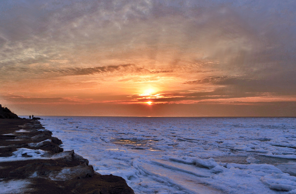 Фотографія Winter sunrise at sea / Valery Kalmykov / photographers.ua