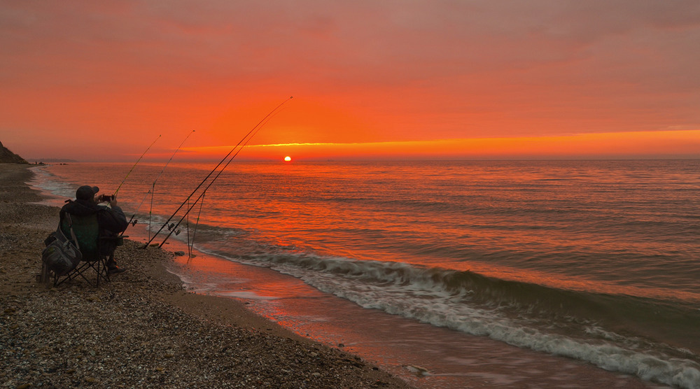 Фотографія The fisherman catches the rising Sun / Valery Kalmykov / photographers.ua