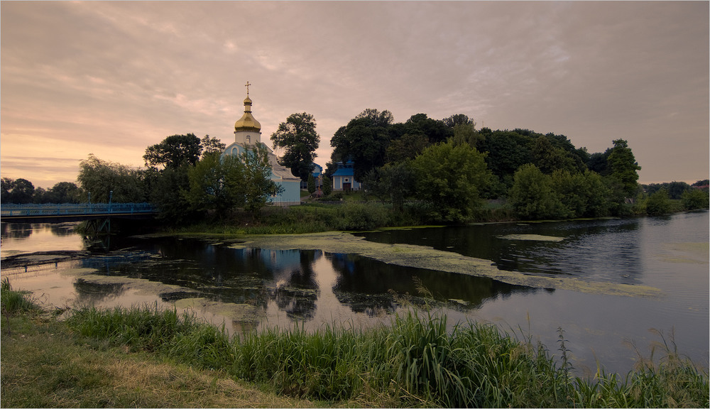 Фотографія біля монастиря / Микола Шахманцір / photographers.ua