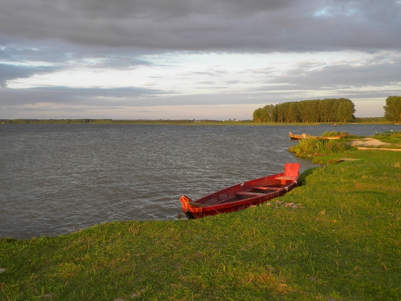 Фотографія Червона лодка. / Boguslav Liskovich / photographers.ua