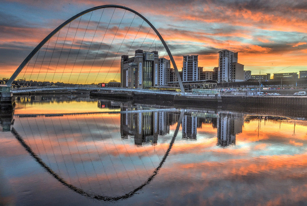 Фотографія Gateshead Millennium Bridge at dawn / The Rjuh / photographers.ua