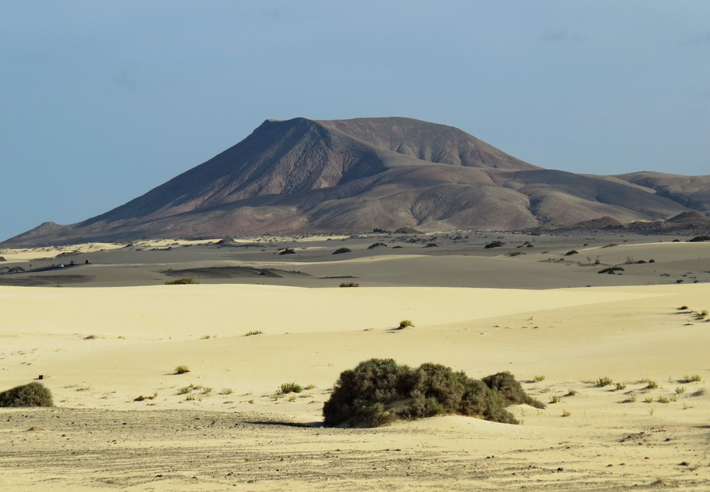 Фотографія Пустыня и вулкан рядом... / Михаил Немировский / photographers.ua