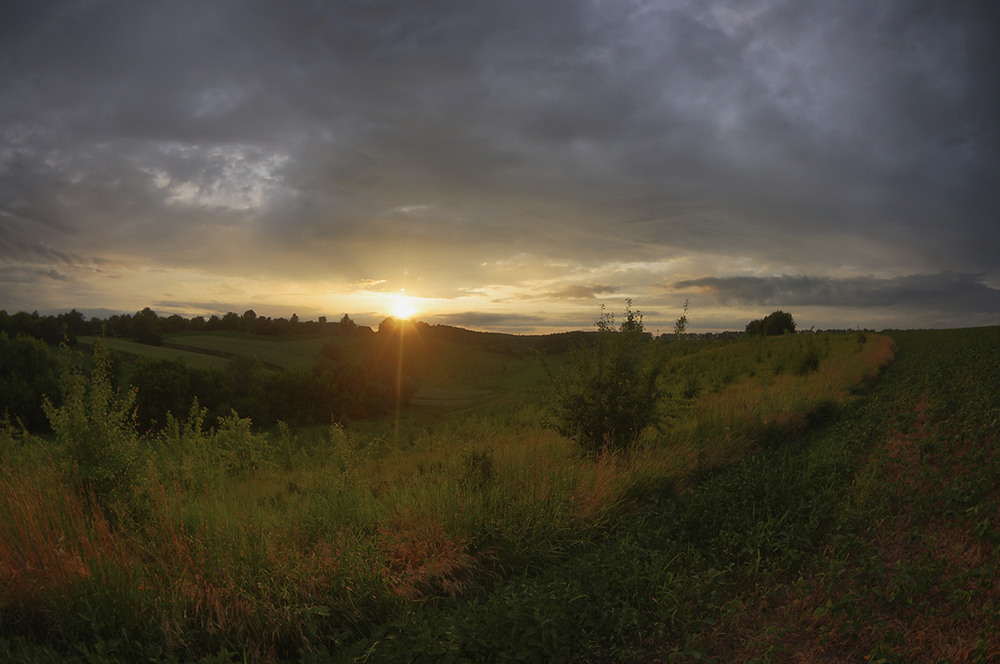 Фотографія Захід сонця перед дощем / Валерий Савенко / photographers.ua