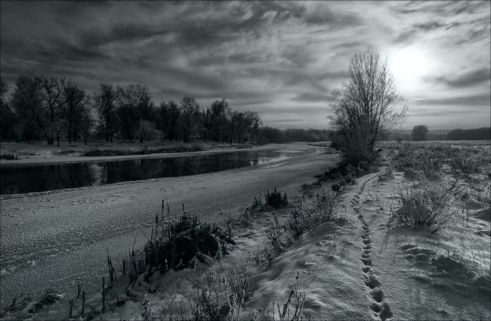 Фотографія Речка спит, и всё немеет. / Валерий ПЕТРИЧЕНКО / photographers.ua