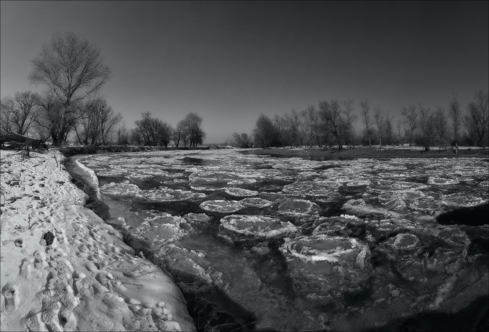 Фотографія И тает лед, несет его река. / Валерий ПЕТРИЧЕНКО / photographers.ua