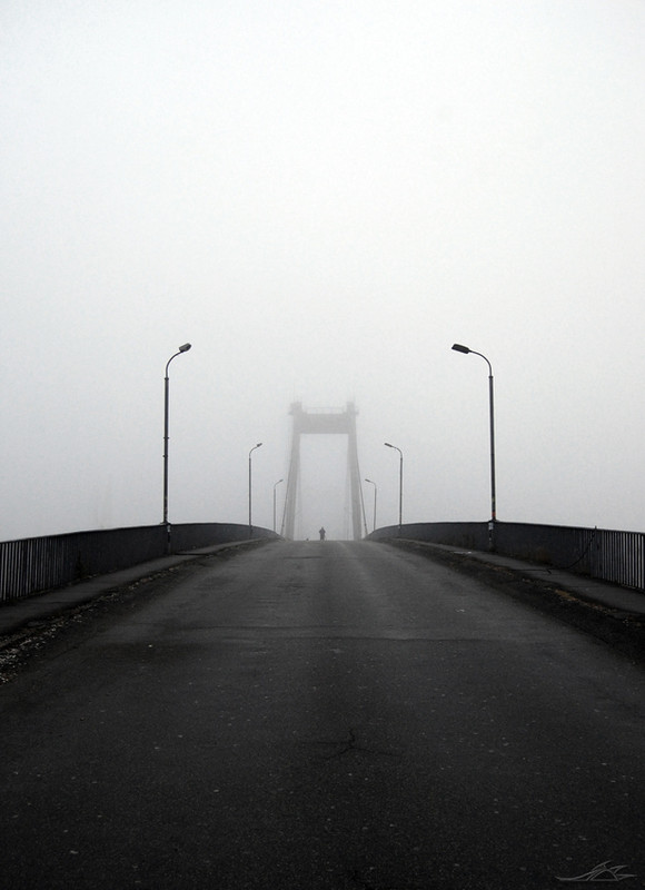 Фотографія Один на мосту из ниоткуда в никуда / Юрий Ежов / photographers.ua