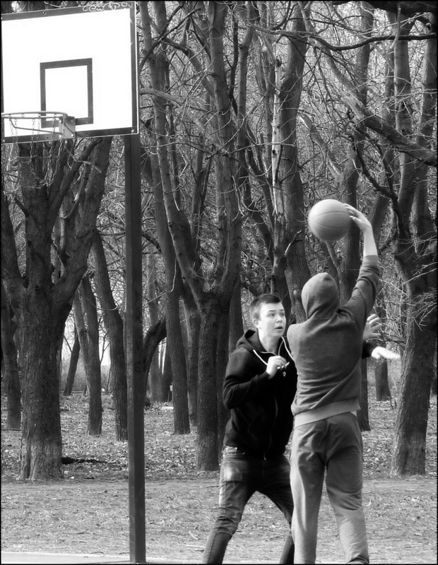 Фотографія Танцы с мячом на свежем воздухе. / Игорь Говорин / photographers.ua