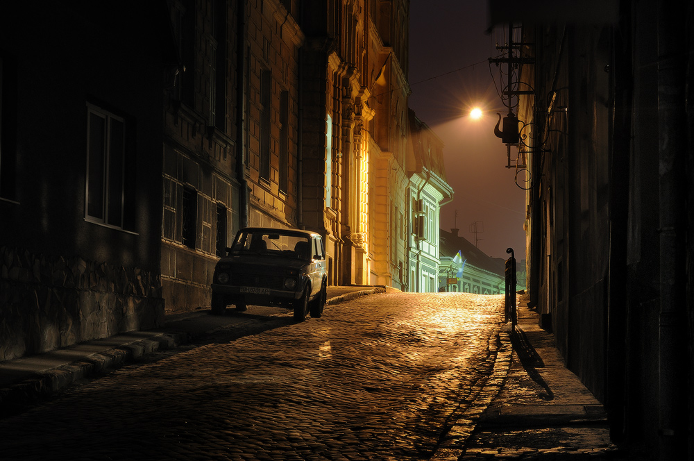 Вечер улица машины. Улица ночью. Темная улица. Ночь улица фонарь. Темные улицы России.