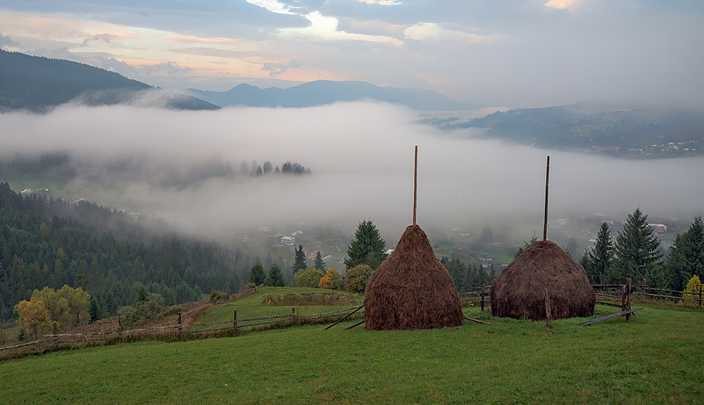 Фотографія "...тумани клубочаться вгорі і спускають на землю мокрі коси." М.Коцюбинський / Igor Chervonenko / photographers.ua