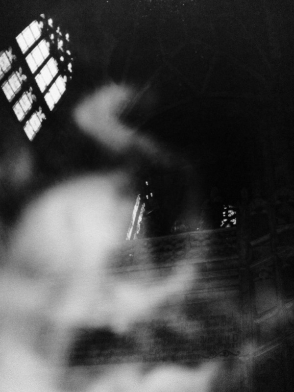Фотографія призрак, читающий письмена / Bernadette / photographers.ua