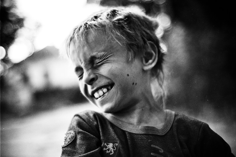 Фотографія мальчик, который не хотел что бы его фотографировали...он катается на отцовском велике... / Александр Добронравов / photographers.ua