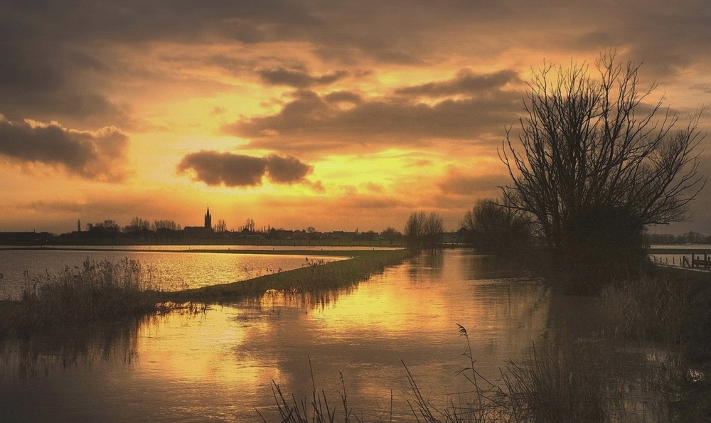 Фотографія Sunset over the flood. / Johny Hemelsoen / photographers.ua