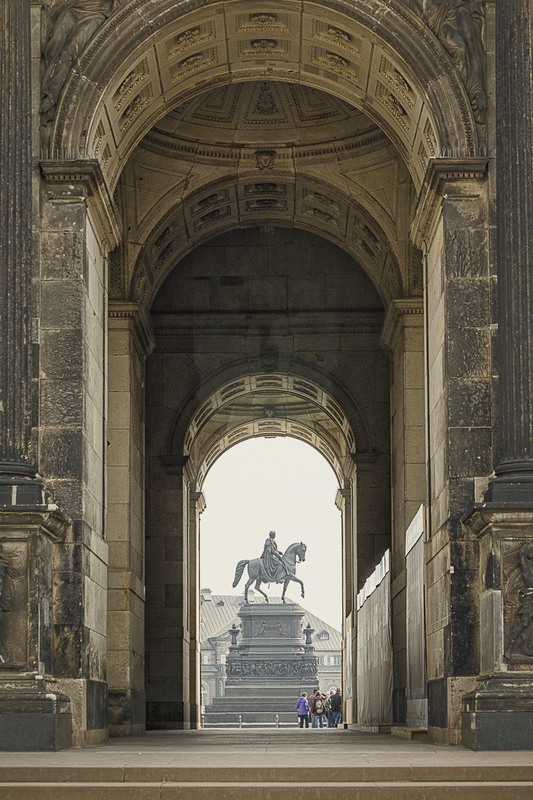 Фотографія Дрезден. Пам'ятник королю Йоганну. Вид зі сторони Цвінґера. / Ігор Кульчицький / photographers.ua
