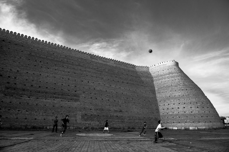 Фотографія Футбол у стен древней крепости / Aleksey Tudakov / photographers.ua