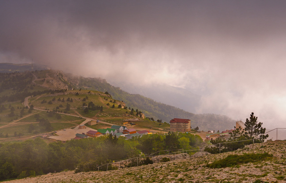 Фотографія Цепляясь за вершины гор, плывёт туман / Галанзовская Оксана / photographers.ua