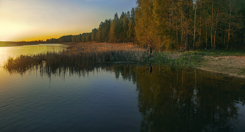 Фотографія В час вечірнього кльову небо торкається берегів і розчиняється у воді. / Юрій Максименко / photographers.ua