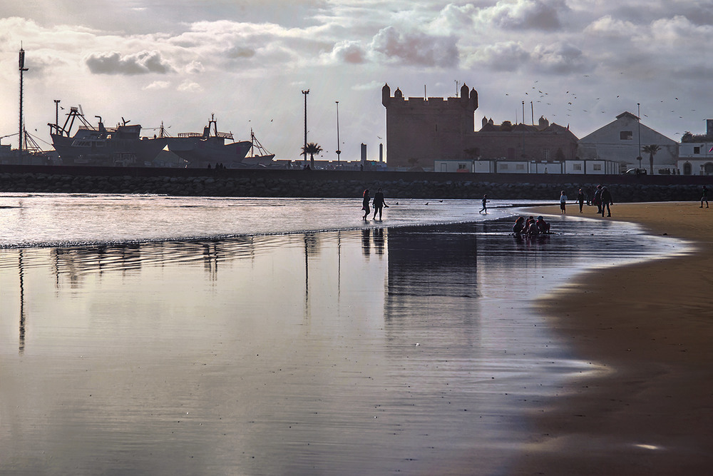 Фотографія Essaouira beach з видом на історичну сторожову вежу й порт. / Юрій Максименко / photographers.ua