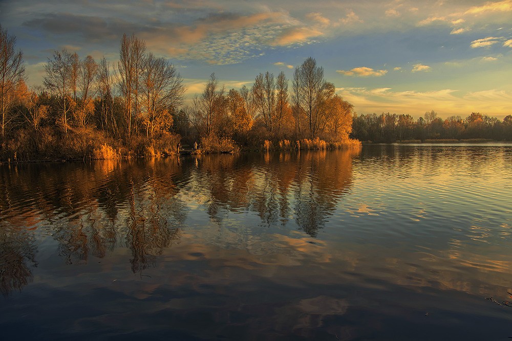 Фотографія Коли вечірній кльов настає, люде чомусь радіють, а потім зітхають - кожен про щось своє. / Юрій Максименко / photographers.ua