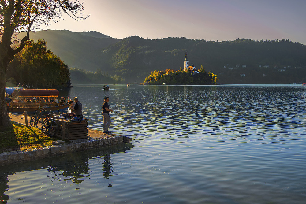 Фотографія Рибка шукає де глибше, а людина - де та рибка, а ще чекає доповідей з неба. / Юрій Максименко / photographers.ua