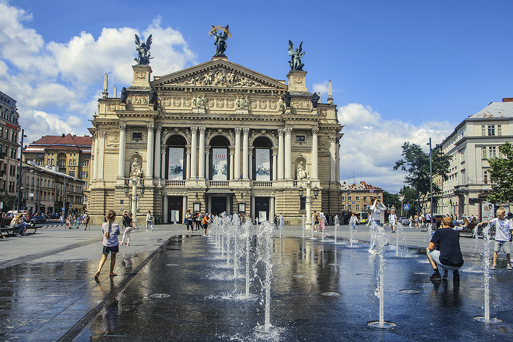 Фотографія У Львові вдень людно, але не гамірно. / Юрій Максименко / photographers.ua