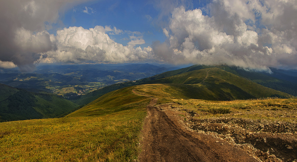 Фотографія Життя пропливає над мокрою Боржавою у вигляді величезних білих кучугур пари. А одна - зачепилася. / Юрій Максименко / photographers.ua