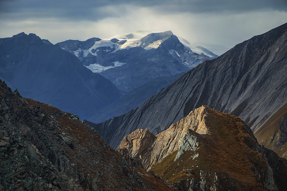 Фотографія Гори далекі й близькі під вечір. / Юрій Максименко / photographers.ua