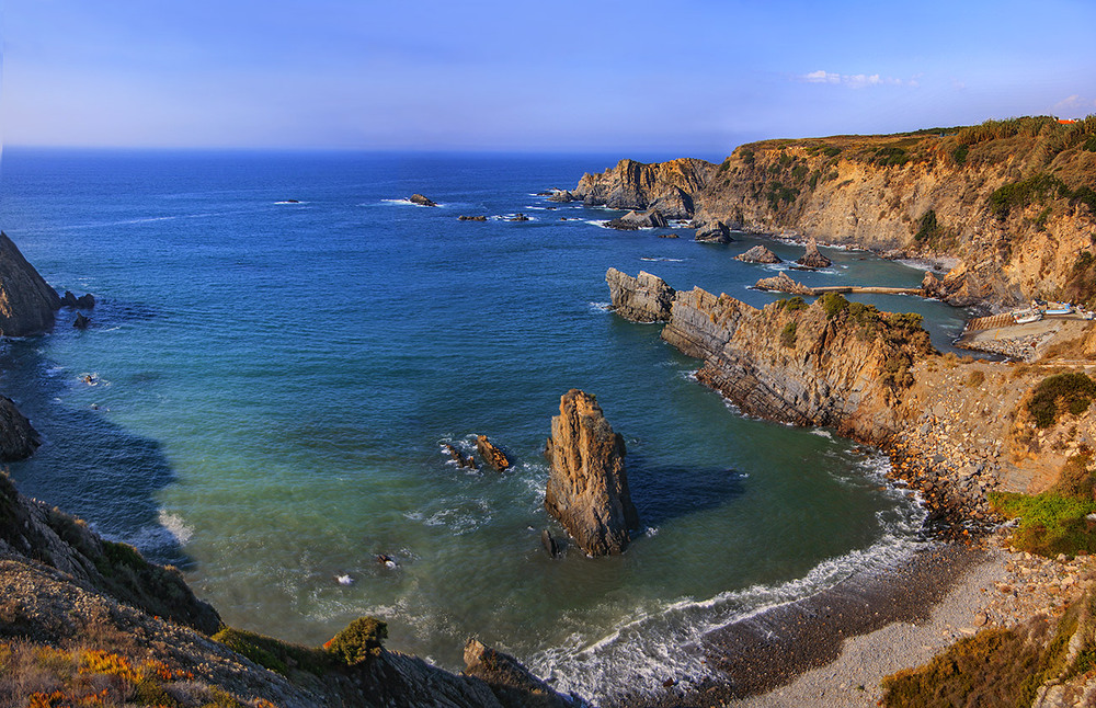Фотографія На околиці рибальського селища поселився острівець свідомості й волі на краю океану бажань. / Юрій Максименко / photographers.ua