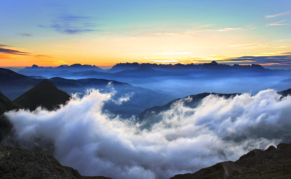 Фотографія Сонце низенько, вечір близенько, спішу до тебе, моє серденько. Хмари, а над землею - сизий серпанок / Юрій Максименко / photographers.ua