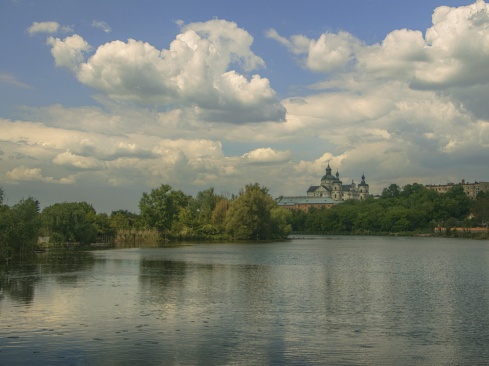 Фотографія Гарно під вечір на березі річки, коли сонечко заховалося у своє віконечко: тихо, спокійно. / Юрій Максименко / photographers.ua